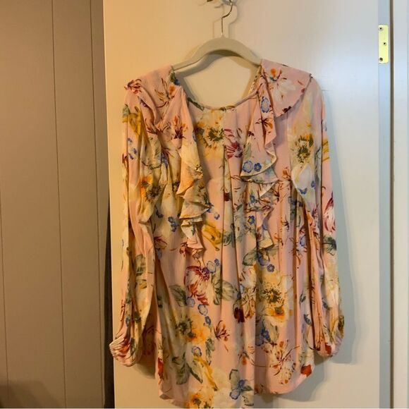 Haute Hippie Sz XXS Feminine flowy blouse. Ruffles front and back 100% viscoses. - Picture 4 of 6